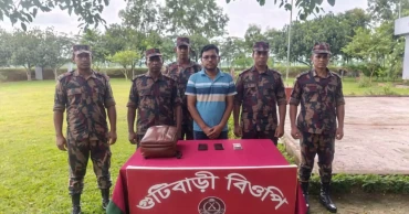 ভারতে প্রবেশের চেষ্টাকালে নির্বাচন অফিসের কর্মচারী আটক