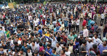 জবির চলমান আন্দোলনে যোগ দিলেন সাবেক শিক্ষার্থীরা