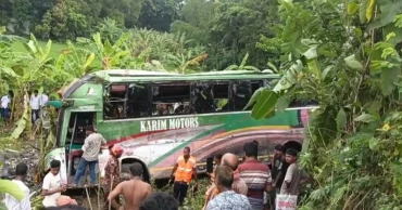 গোপালগঞ্জে বাস খাদে পড়ে নিহত ৩
