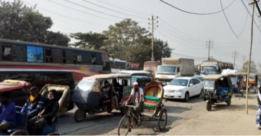 ঢাকা-নারায়ণগঞ্জ সড়কের উন্নয়ন কাজ আটকে যাওয়ায় জনভোগান্তি চরমে
