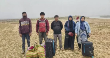 চাঁপাইনবাবগঞ্জ সীমান্তে ভারত থেকে অনুপ্রবেশের সময় আটক ৫