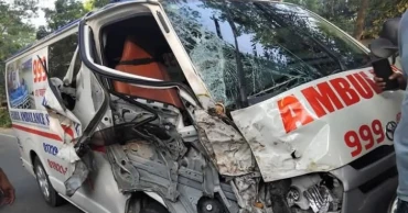 যশোরে অ্যাম্বুলেন্স-ভ্যানের সংঘর্ষে নিহত ৩