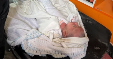 গাজায় ধ্বংসস্তূপ থেকে ২৫ দিন বয়সী শিশু উদ্ধার