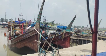 বঙ্গোপসাগরের পটুয়াখালী উপকূলে অবৈধ ট্রলিং বোটের বিস্তার, হুমকিতে পরিবেশ ও উপকূলের অর্থনীতি