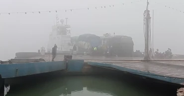 ঘন কুয়াশায় ১১ ঘণ্টা বন্ধের পর দুই নৌরুটে ফেরি চলাচল স্বাভাবিক