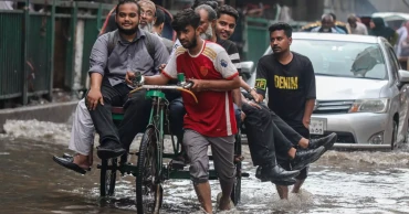 বৃষ্টিতে ডুবল ঢাকার সড়ক, ভোগান্তি চরমে