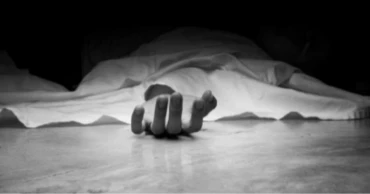 গ্রাম পুলিশের স্ত্রীকে ছুরিকাঘাতে হত্যা, অভিযুক্তের বাড়িতে আগুন
