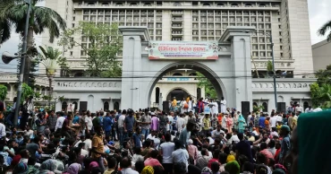 ইশরাক সমর্থকদের বিক্ষোভ অব্যাহত, বঙ্গবাজার-গুলিস্তান সড়কে যান চলাচল বন্ধ