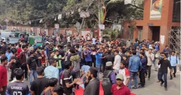 তিতুমীর কলেজ শিক্ষার্থীদের সড়ক অবরোধ, যান চলাচলে বিঘ্ন