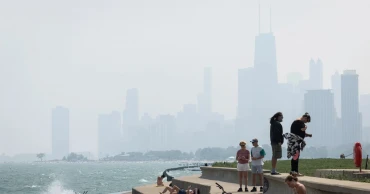 দাবানলের ধোঁয়ায় কানাডা-যুক্তরাষ্ট্রের বাতাসে দূষণ, ঢাকার কী অবস্থা