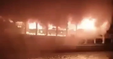 বরিশালে আগুনে পুড়ল যাত্রীবাহী লঞ্চ