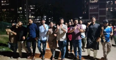 আওয়ামী লীগ নিষিদ্ধ: জাবিতে আনন্দ মিছিল ও মিষ্টি বিতরণ