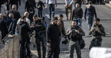 আল-আকসায় অবৈধ ইসরাইলি বসতি স্থাপনকারীদের হানা