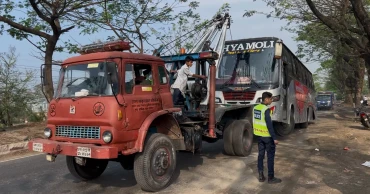 ফেনীতে বাস-অ্যাম্বুলেন্স-মোটরসাইকেলের সংঘর্ষে নিহত ৩