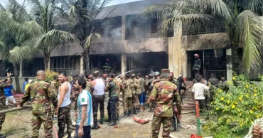 উত্তরায় বিমান বাহিনীর প্রশিক্ষণ বিমান বিধ্বস্ত হয়ে নিহত অন্তত ১