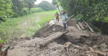 বর্ষা নামলেই বিচ্ছিন্ন হয়ে পড়ে নড়াইলের গ্রামীণ জনপদ