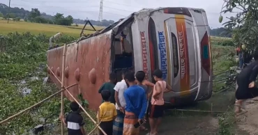 গোপালগঞ্জে যাত্রীবাহী বাস খাদে পড়ে আহত ২০