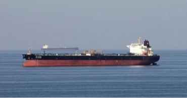 হরমুজ প্রণালি খুলল ইরান, নৌ-অবরোধ বহাল রাখার ঘোষণা ট্রাম্পের