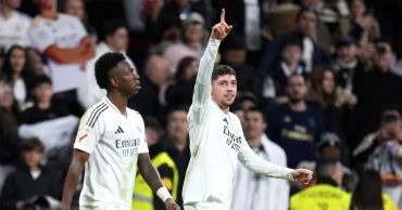 শেষের গোলে শিরোপার লড়াইয়ে টিকে রইল রিয়াল