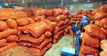 খুলনায় পেঁয়াজের কমতি নেই, তবুও দাম বাড়তি