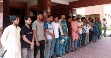 জুলাই অভ্যুত্থানে হামলাকারীদের পুনর্বাসনের প্রতিবাদে জাবিতে মানববন্ধন