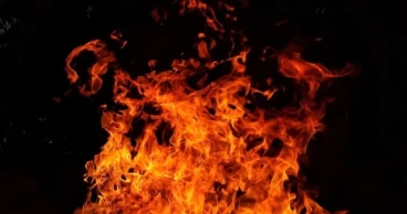 চাঁদপুরে গভীর রাতে আগুনে পুড়ল ১৭ দোকান, আহত ১৫