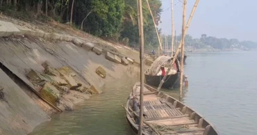 নড়াইলে নবগঙ্গার ভাঙনে হুমকিতে তীর রক্ষা বাঁধ, আতঙ্কে ৫ শতাধিক পরিবার