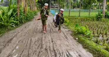 স্বাধীনতার ৫৫ বছরেও পাকা হয়নি রাস্তা, ভোগান্তিতে কয়েক গ্রামের মানুষ