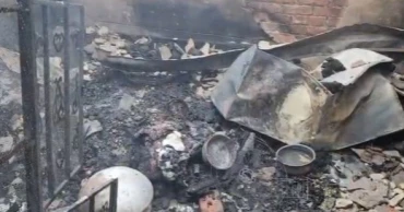 গাজীপুরে আগুনে পুড়ে গেছে ১০ বসতঘর