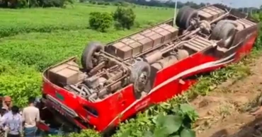 ওভারটেক করতে গিয়ে বাস খাদে, ২০ যাত্রী আহত