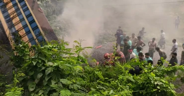 কুষ্টিয়ায় পাথরবোঝাই ট্রাক খাদে উল্টে চালক-সহকারী নিহত