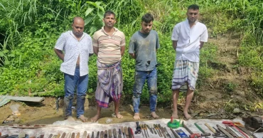 সীতাকুণ্ডে অবৈধ অস্ত্র ও অস্ত্র তৈরির সরঞ্জামসহ গ্রেপ্তার ৪
