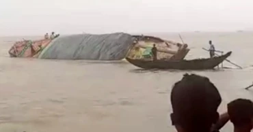 চাঁদপুরে মেঘনার ঘূর্ণিস্রোতে কার্গোডুবি, ৫ হাজার বস্তা ধান-চাল পানিতে