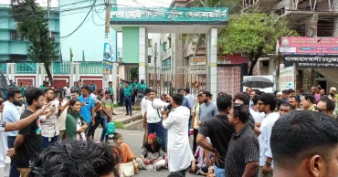 পুলিশের উপপরিদর্শক সুশান্তকে ছেড়ে দেওয়ার প্রতিবাদে কেএমপি ঘেরাও ছাত্র-জনতার