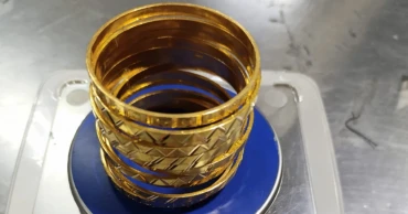 শাহ আমানতে ৫০ লাখ টাকার স্বর্ণ জব্দ