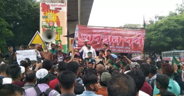 জুলাই ঘোষণাপত্র ও জুলাই সনদের দাবিতে ‘জুলাই শহীদ পরিবার’র শাহবাগ অবরোধ