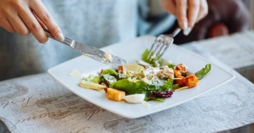 ধীরেসুস্থে খাবার না খেয়ে বিপদ টানছেন নাতো?