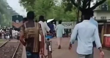 চাঁপাইনবাবগঞ্জে ট্রেনের ধাক্কায় ট্রলিচালক নিহত