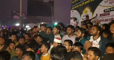 হাফ ভাড়া না নেওয়ায় বরিশালে বাসশ্রমিক-শিক্ষার্থীদের পাল্টাপাল্টি ধাওয়া, ভাঙচুর-অগ্নিসংযোগ