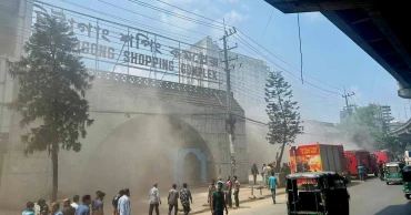 চট্টগ্রামে শপিং কমপ্লেক্সে আগুন, নিয়ন্ত্রণে ফায়ার সার্ভিসের ৫ ইউনিট