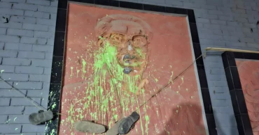 জাবিতে শেখ মুজিবের ম্যুরাল ও গ্রাফিতি মুছে দিল শিক্ষার্থীরা