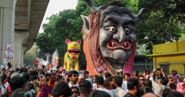 ‘আনন্দ শোভাযাত্রায়’ বরণ নতুন বছরকে