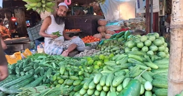বাজারে আগুন দামে বিক্রি হচ্ছে সবজি, ঊর্ধ্বমুখী প্রতিটি পণ্যের দাম