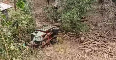 বান্দরবানে ট্রাক খাদে পড়ে নিহত ২