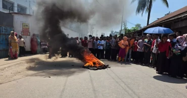 বকেয়া বেতনের দাবিতে গাজীপুরে পোশাক শ্রমিকদের বিক্ষোভ