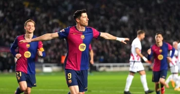 রেফারিং নিয়ে ফের বিতর্ক, তবে জিতে দুই মাদ্রিদকে টপকে শীর্ষে বার্সেলোনা