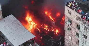 ভয়াবহ আকার নিয়েছে ইসলামবাগের আগুন, নিয়ন্ত্রণে ১১ ইউনিট