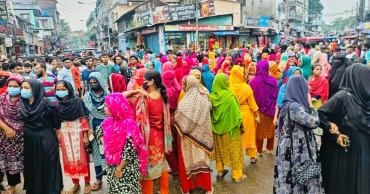 দুই মাস ‘বেতন বন্ধ’, বরিশালে ফরচুন শ্রমিকদের সড়ক অবরোধ