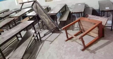 গণিত পরীক্ষা খারাপ হওয়ায় কেন্দ্র ভাঙচুর পরীক্ষার্থীদের