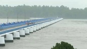তিস্তায় বাড়ছে পানি, খুলে দেওয়া হয়েছে ব্যারাজের ৪৪ গেট